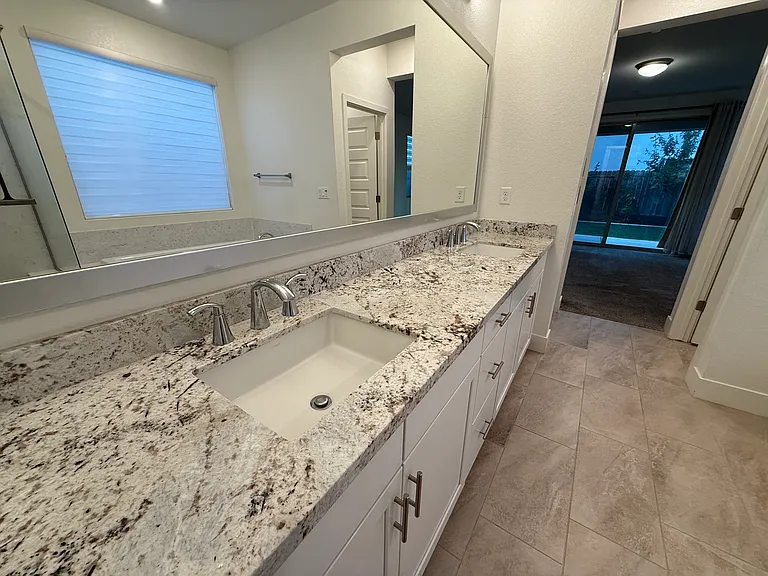 12920 Knightsbrook Ave — Photo 39