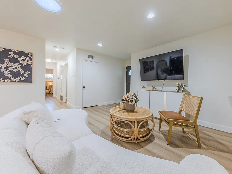 2503 Sierra Leone Ave — Photo 11