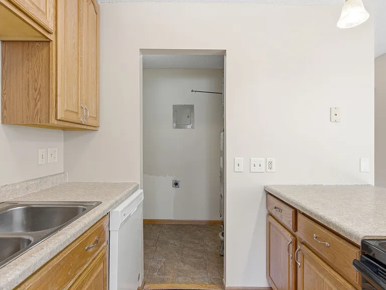 Griffin Court Apartments — Photo 8