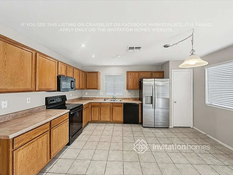423 S Sabrina — Photo 7