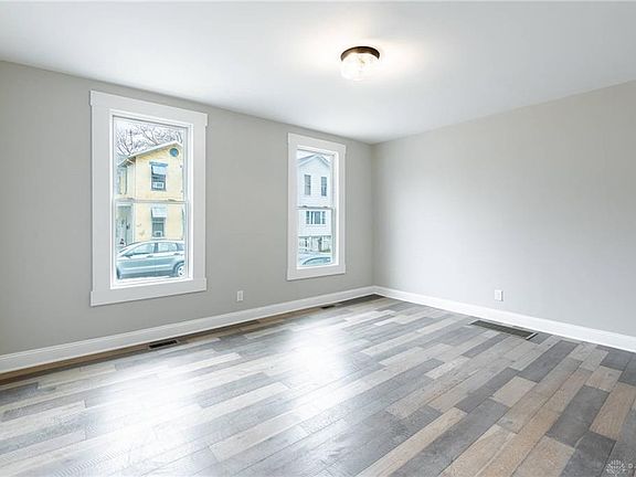 4th image of 30 Potomac St