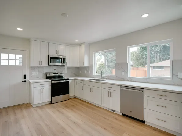 129 25th Ave #A, Seattle, WA 98122