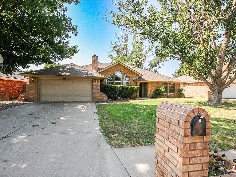 421 Chanticleer Pl — Photo 1