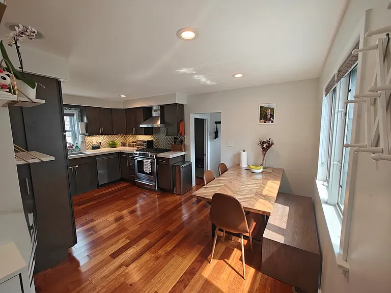 73R Rush St — Photo 9