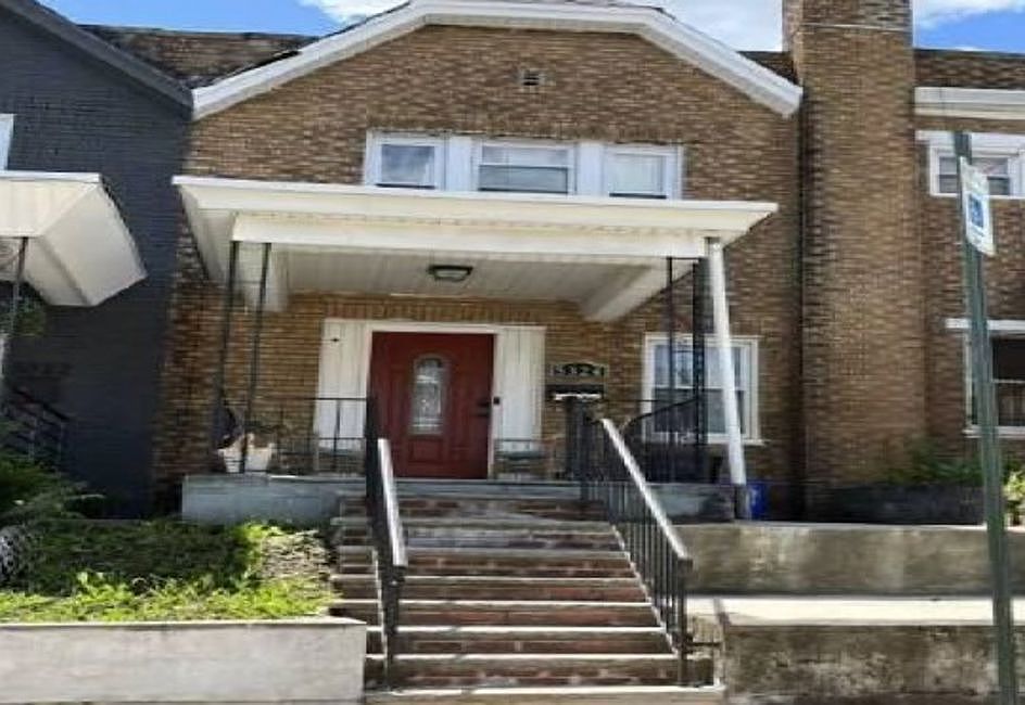 1st image of 5324 W Columbia Ave