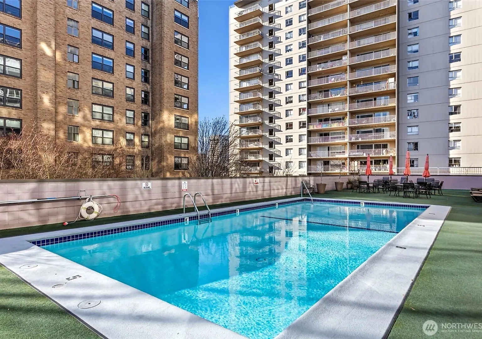 Sutton Place Condo in the heart of vibrant First Hill Water, sewer, garbage, and heating included! — Photo 2