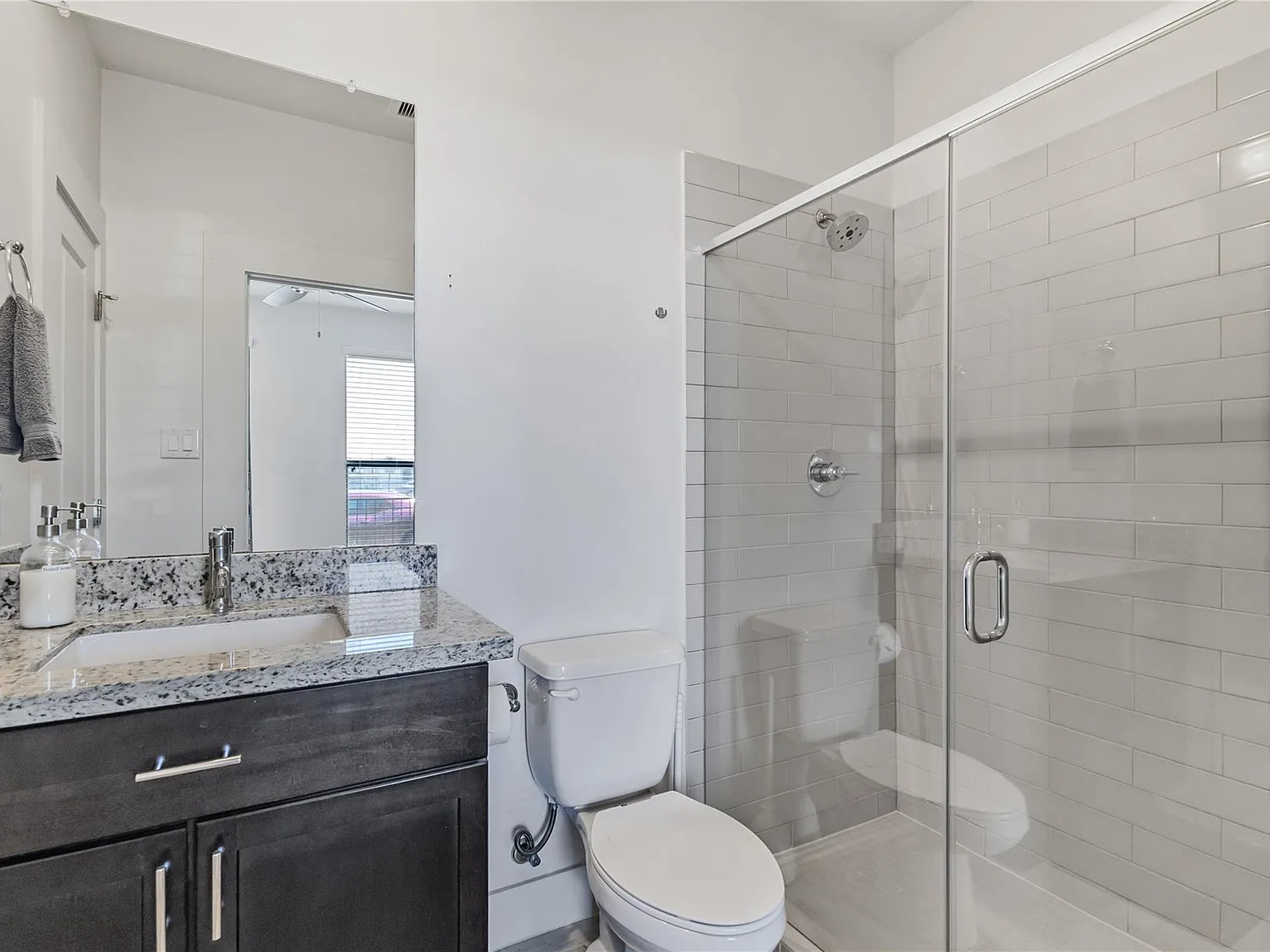 3 bed, 3.5 bath, 1976 sqft, $3,000 — Photo 4
