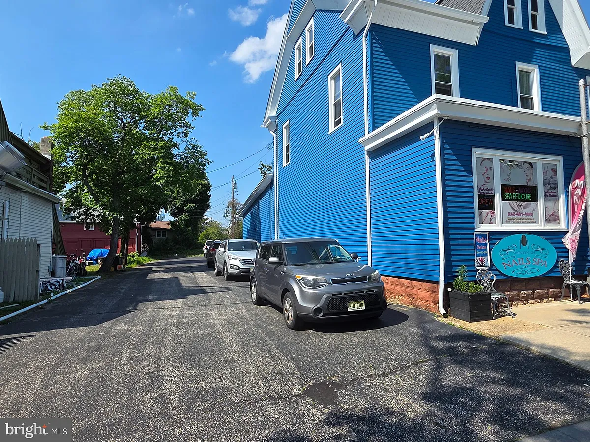 Building Photo - 3 E Mantua Ave #L2