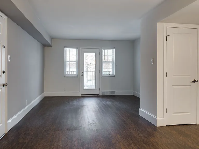 631 Broadmoor Dr — Photo 9
