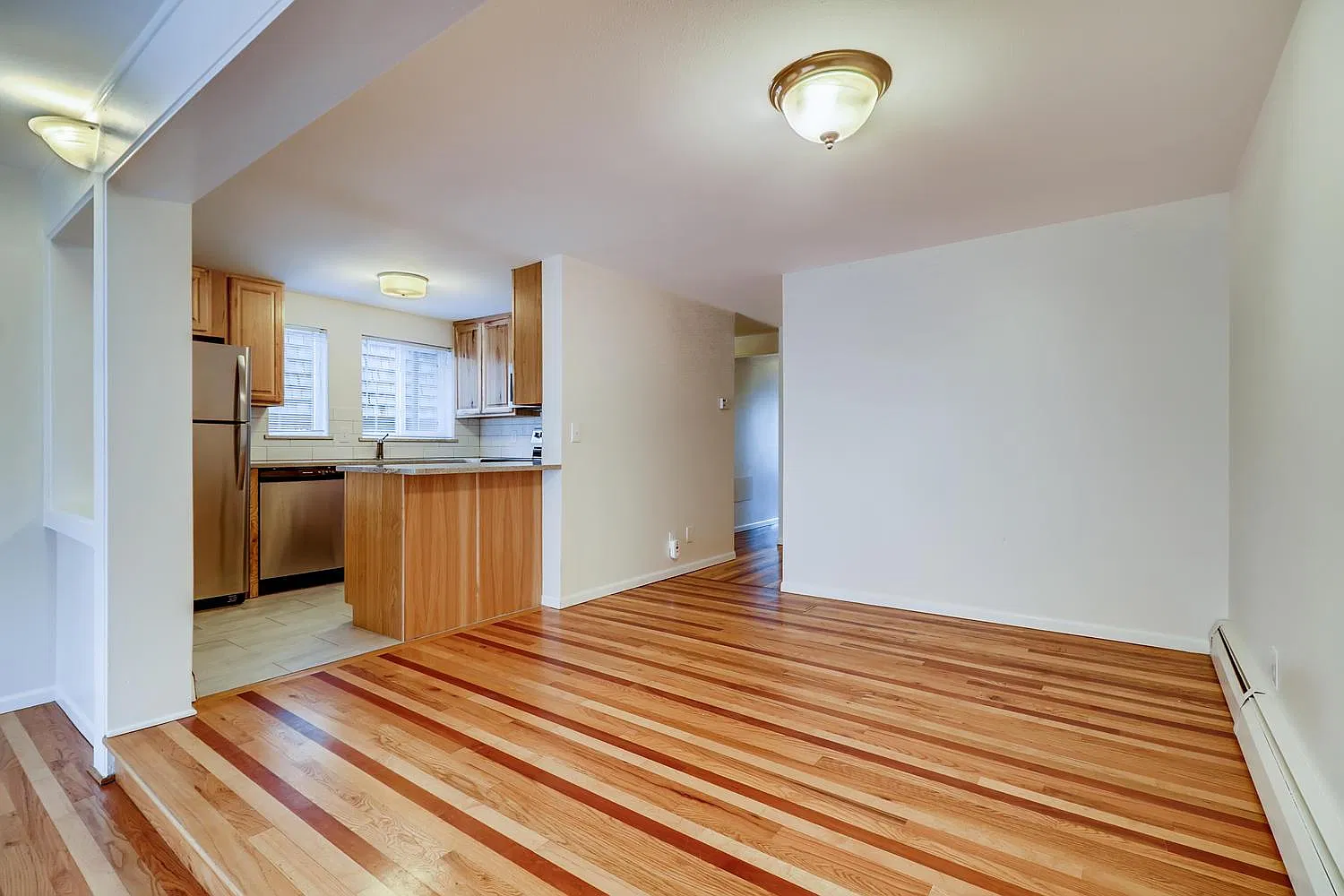 2 bed, 900 sqft, $2,300 — Photo 3