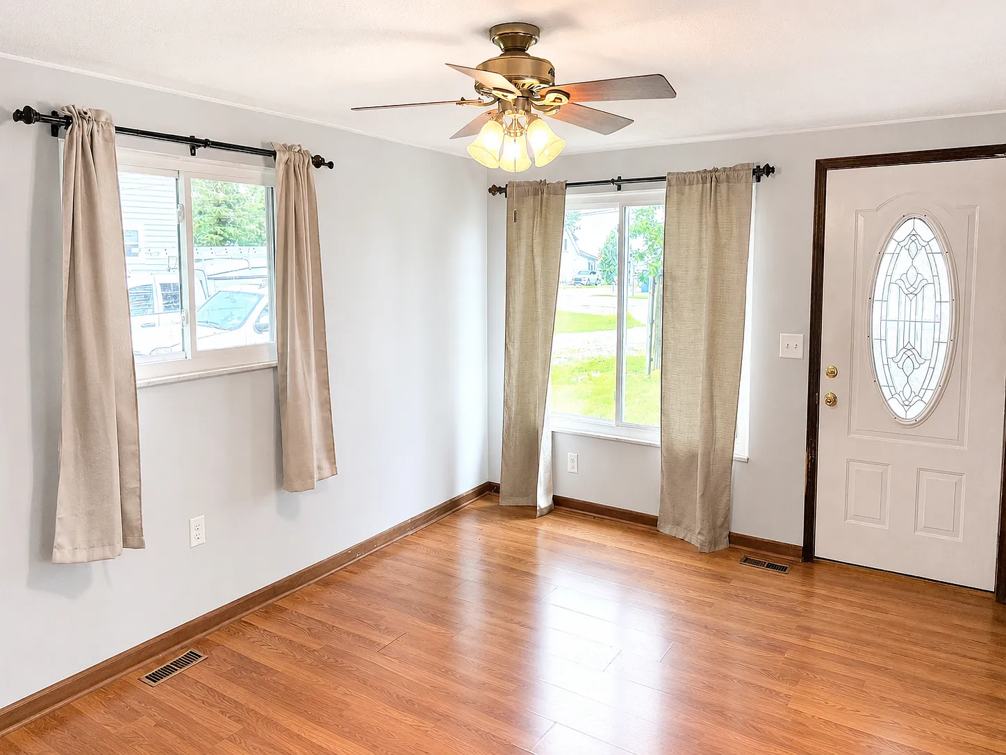 3 bed, 1008 sqft, $1,400 — Photo 2