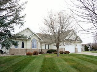 1925 Valley View Ct, Huron, SD 57350