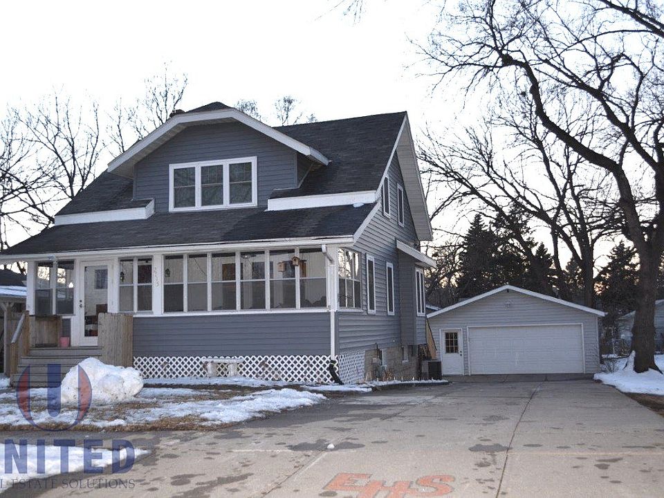 2nd image of 2715 S Lemon St
