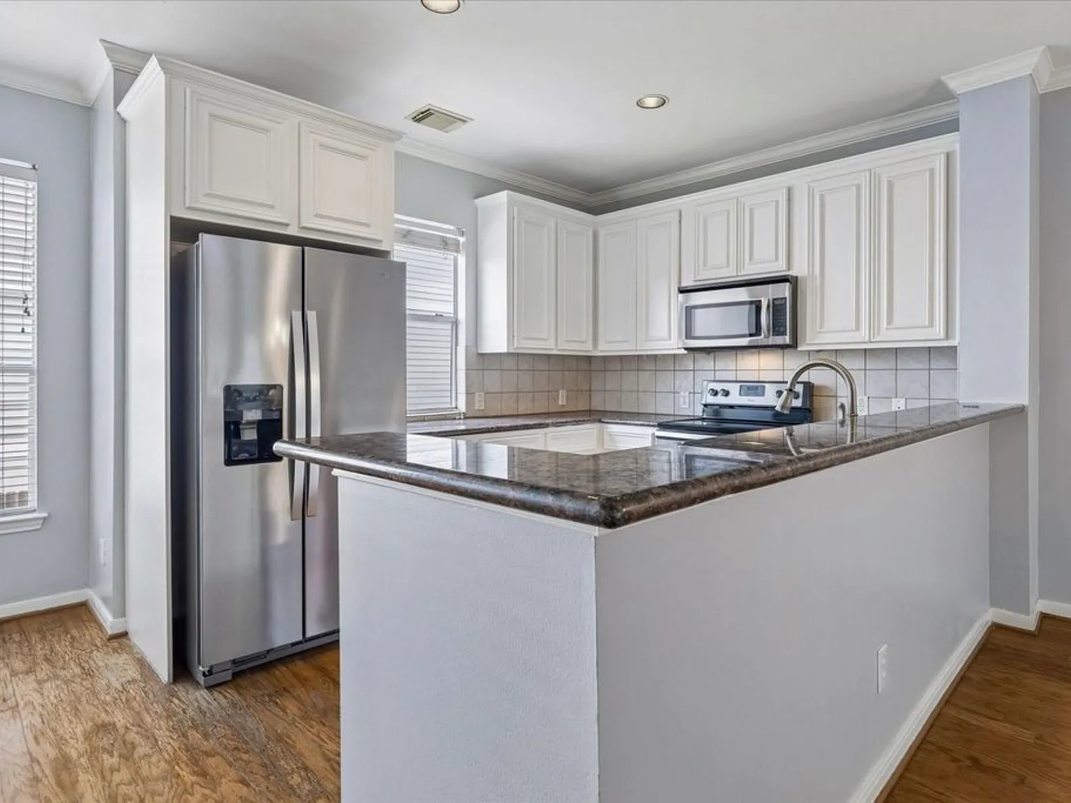 1 bed, 210 sqft, $950 — Photo 4