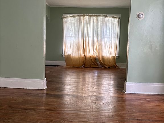 3rd image of 103 Hastings Ave