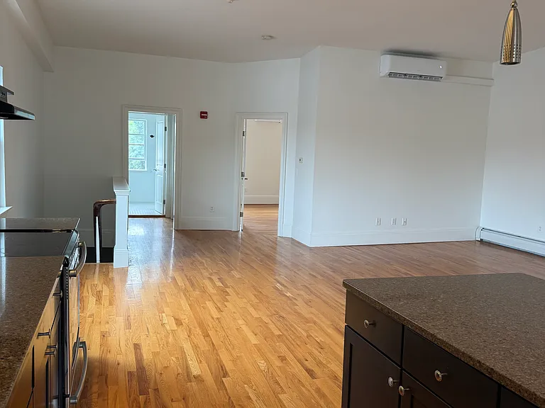 179 Main St #3 — Photo 3