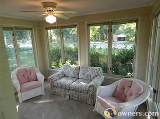 422 Cherrywood Rd, Saint Matthews, KY 40207