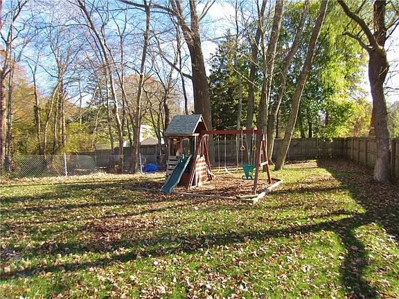 Awesome fenced in side yard!