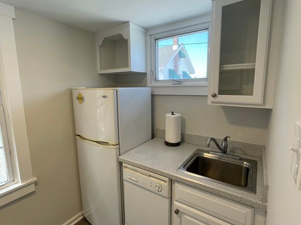 301 E 10th St #2F