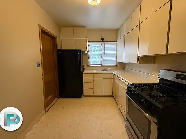 221 2nd St NE #4 — Photo 5