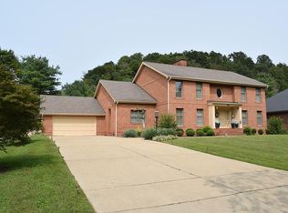 136 Chestnut Dr, Pikeville, KY 41501