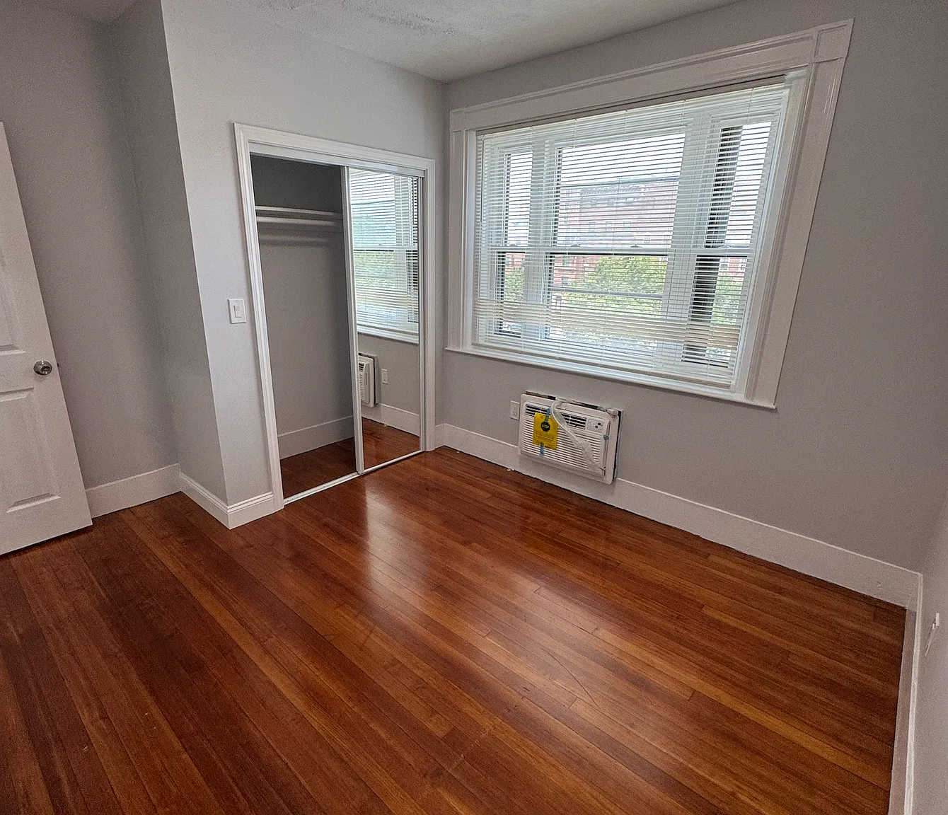 1 bed, 345 sqft, $2,700 — Photo 4
