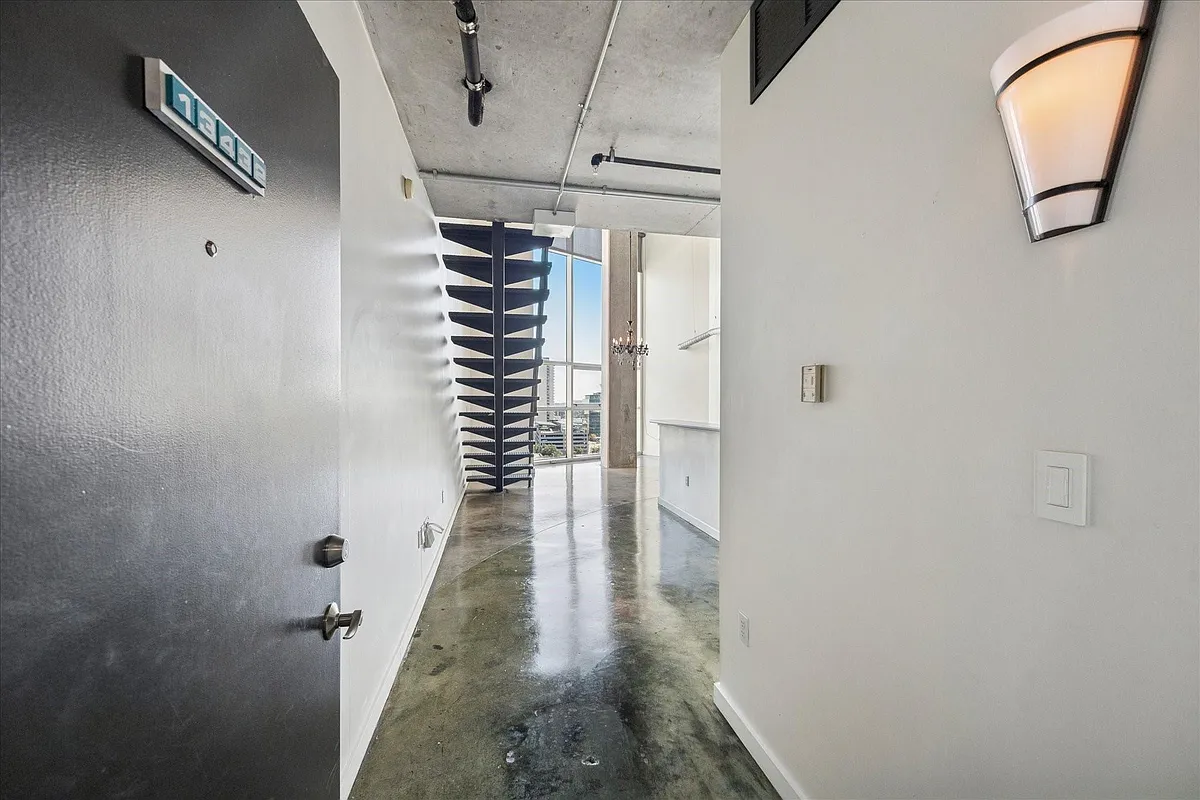 Building Photo - 2000 Bagby St #13432