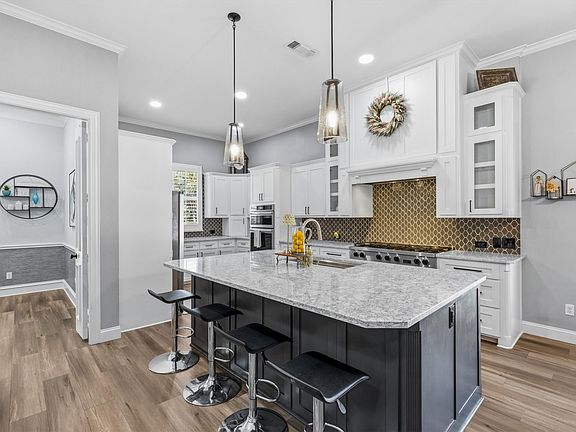 4th image of 900 Bandera Ct