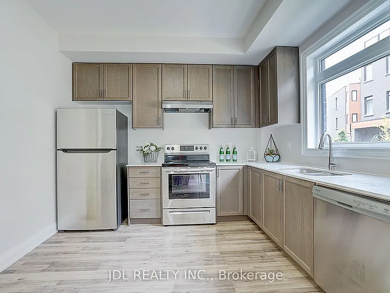370 Red Maple Rd #D-119 — Photo 18