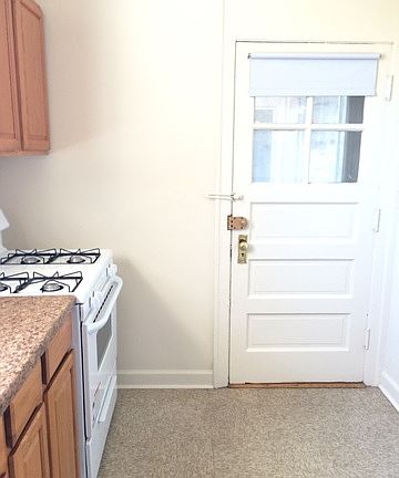 3rd image of 5536 N Campbell Ave APT 3B