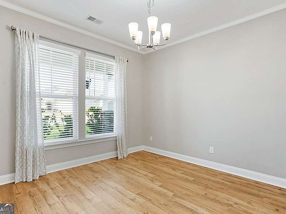4th image of 257 McQueen Dr