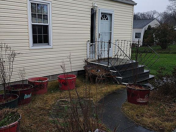 2nd image of 2806 Fairview Ave