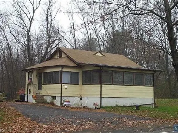 707 Warwick Tpke W, West Milford, NJ 07421