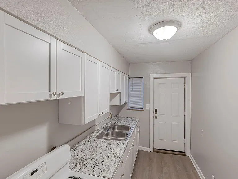 987 Lilley Ave — Photo 11