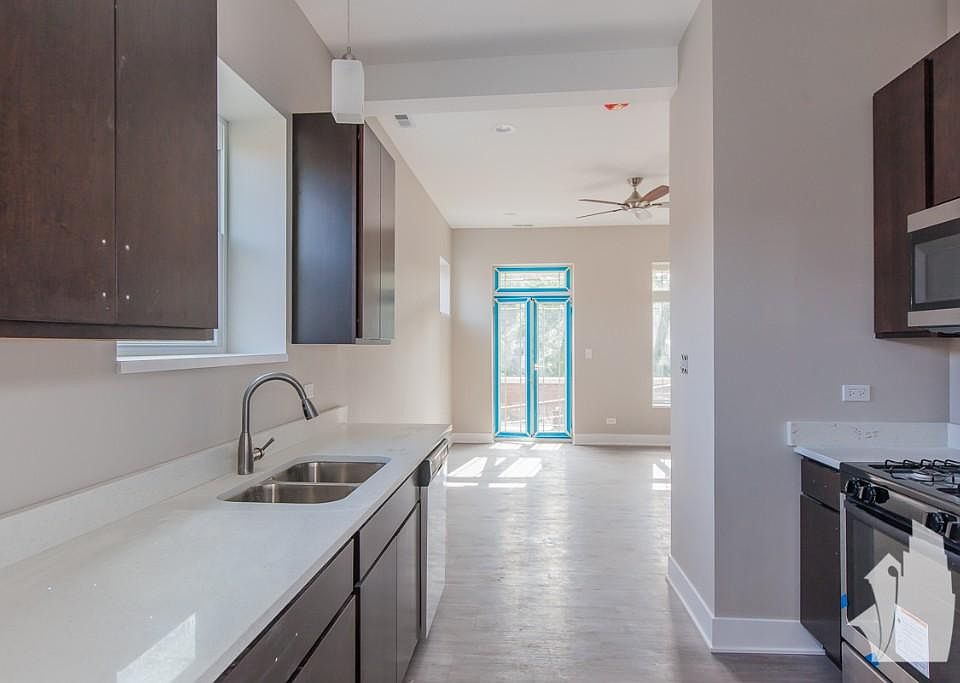 1st image of 4834 S King Dr APT 101