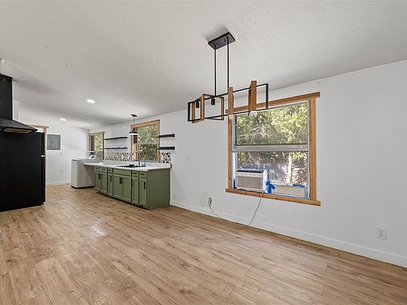 5th image of 452 Christopher Dr