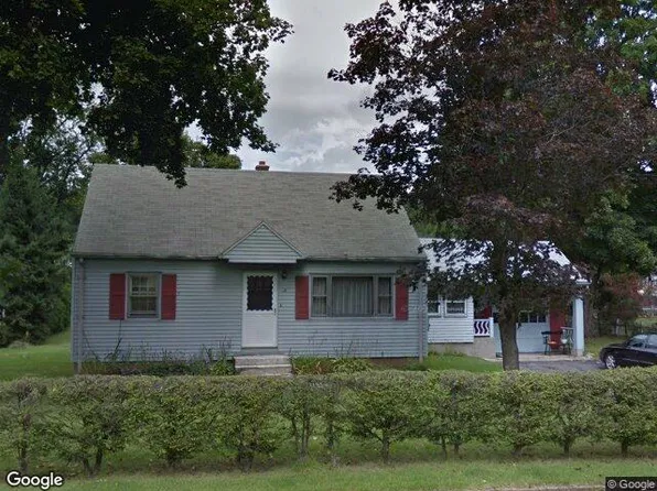 16 Gargon Ter, Southwick, MA 01077