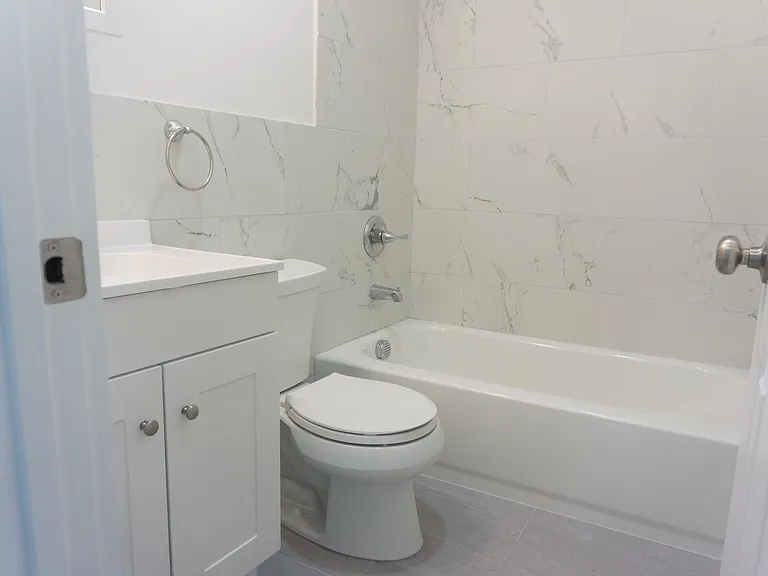 576 Newark Ave #2L — Photo 12