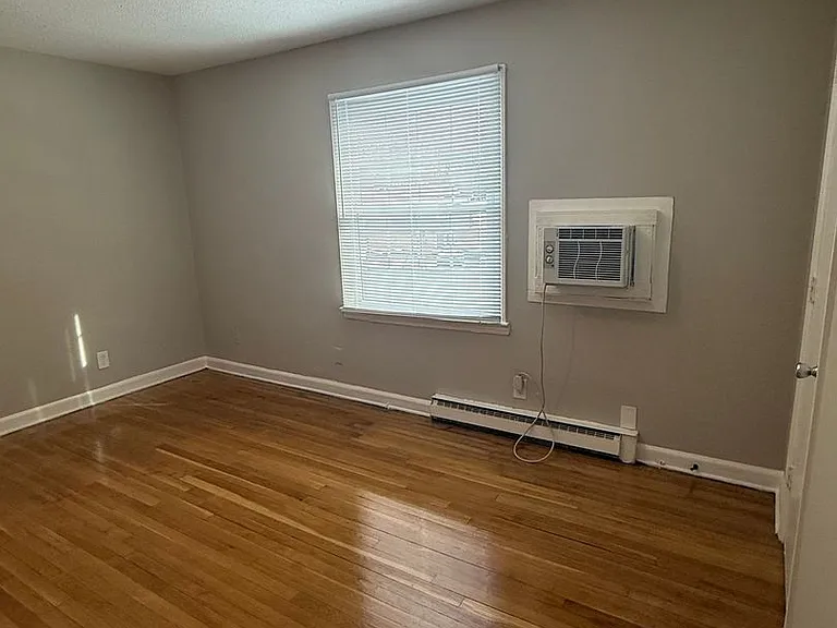 Thompson Place Apartments — Photo 30