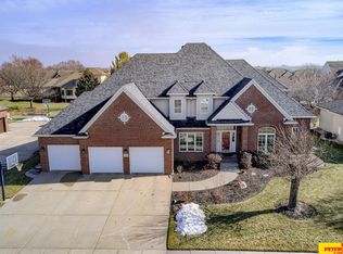 1340 Woodlawn Dr, Fremont, NE 68025