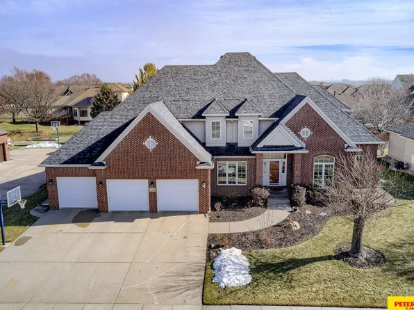 1340 Woodlawn Dr, Fremont, NE 68025