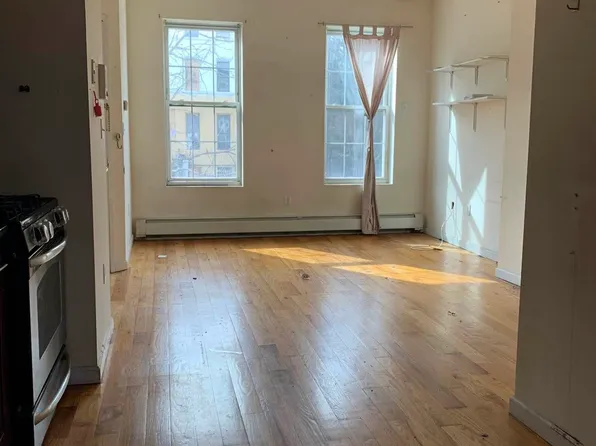 49 Vernon Avenue image 1 of 3