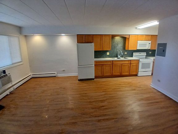 3rd image of 1829 N 19th Ave APT 15