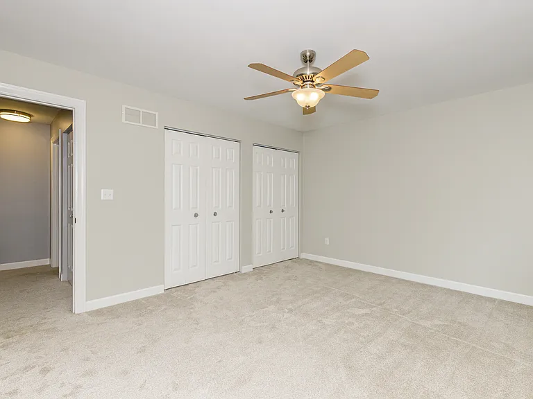 120 Roehampton Ln — Photo 69