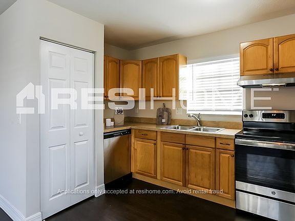 5th image of 504 NW 11th Ave