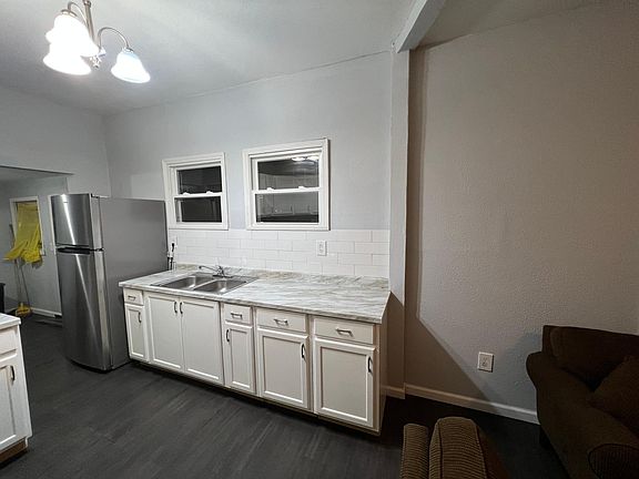4th image of 1545 Greeley Ave