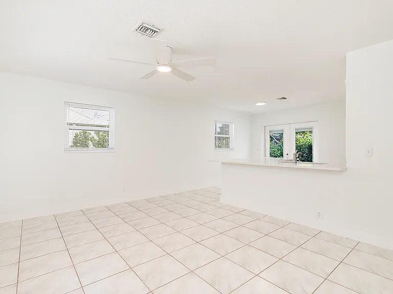 411 Summa St — Photo 9