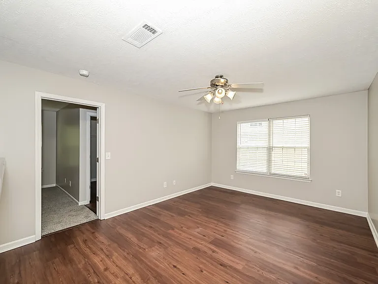 925 Birchmill Point S — Photo 3