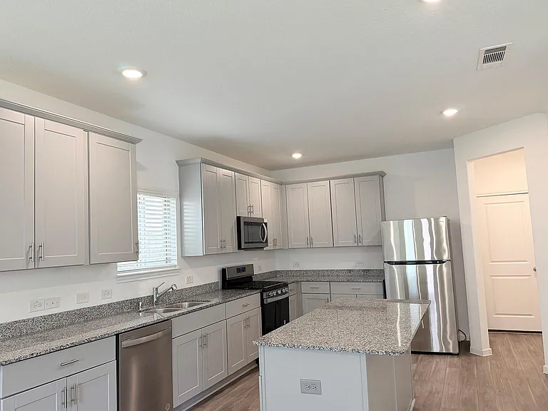 1020 Laguna Cove Dr — Photo 6