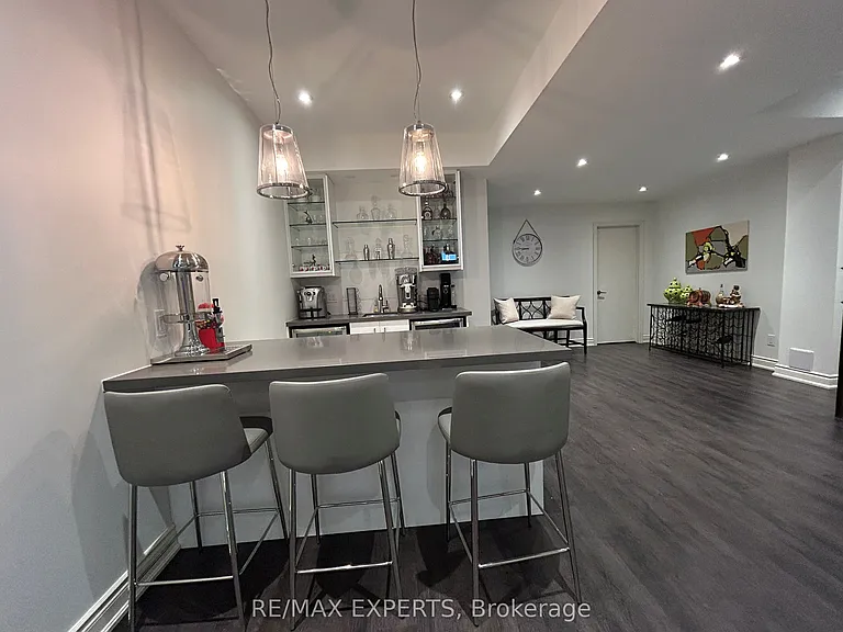 77 Robert Berry Cres — Photo 19